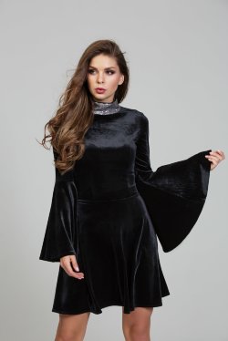 Нарядное черное платье из волшебного бархата