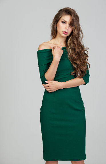 Зеленое платье с открытыми плечами - Зеленое платье с открытыми плечами
