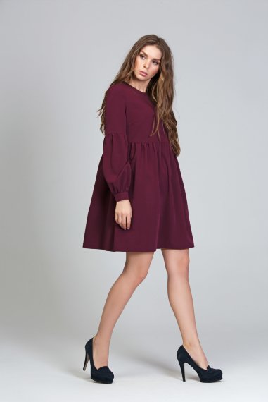 Коктейльное бордовое платье из плательной ткани гальяно - 3
