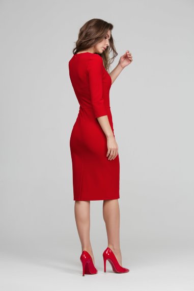 Красное платье футляр с глубоким вырезом декольте - 5